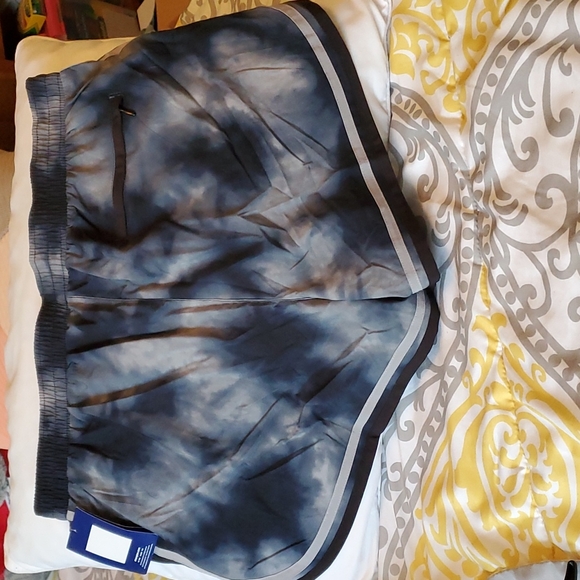 Champion Shorts NWT SIZE L - Picture 3 of 4